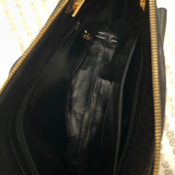 Chanel pebble caviar tote - Picture 4 of 5